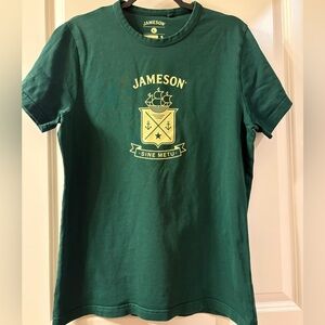 Women’s 100% Organic Cotton Jameson Graphic Tee in Green. Size Large